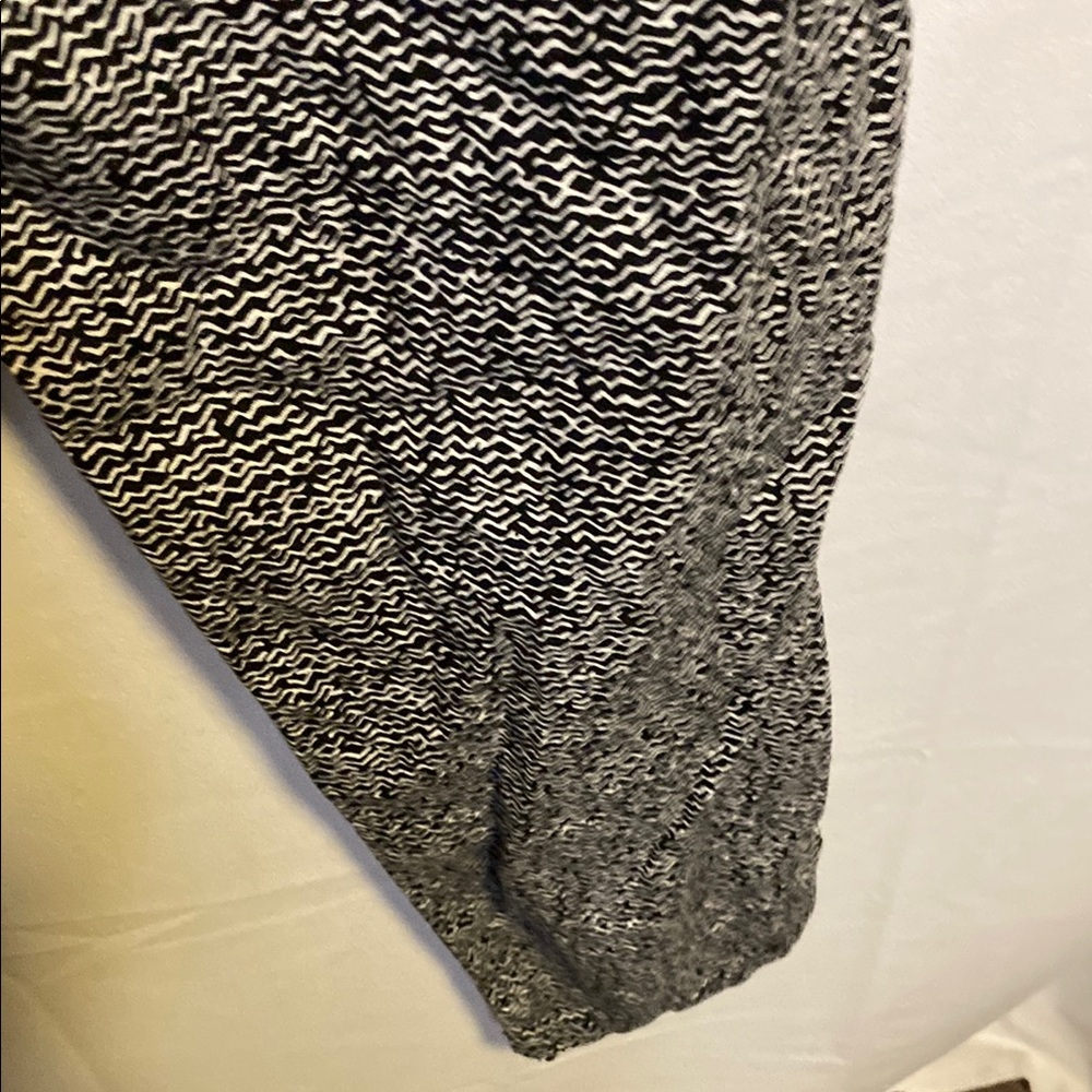 Old Navy Monochrome Patterned Joggers - Picture 8 of 9